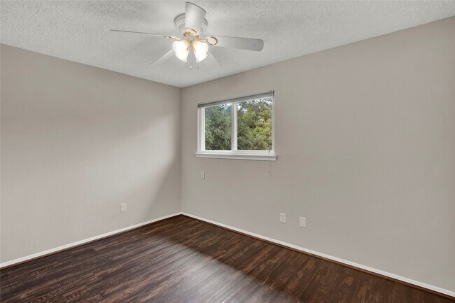 Building Photo - 6208 Brookdale Dr