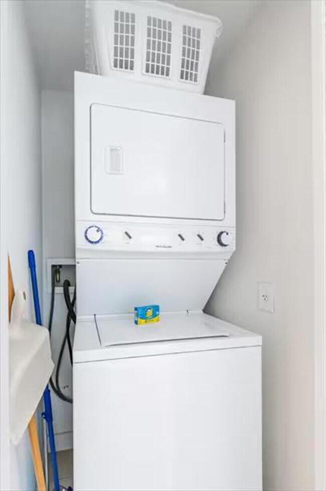 Building Photo - 6551 Collins Ave