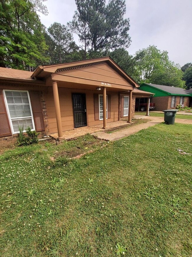 Building Photo - 3514 Clearbrook St