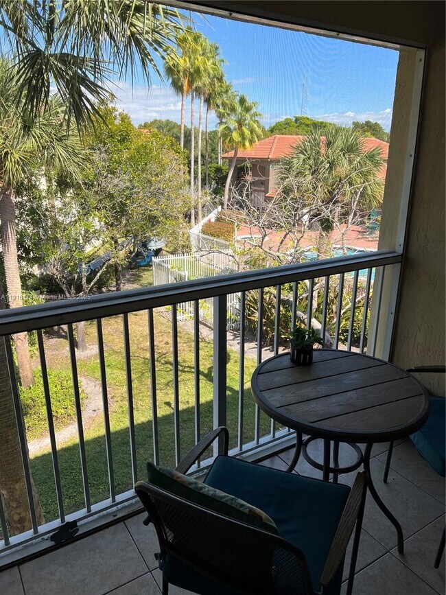 Building Photo - 460 S Park Rd