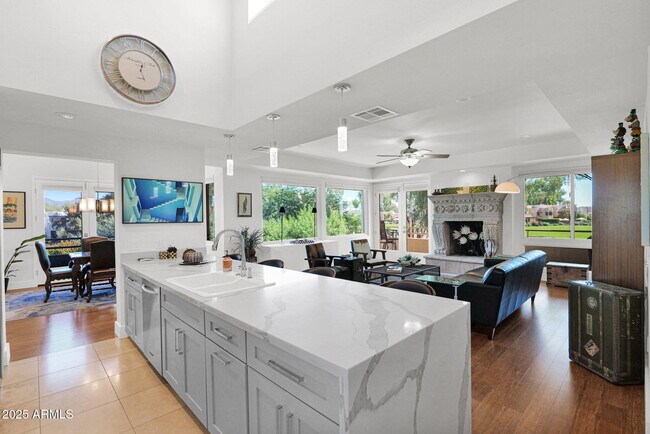 Building Photo - 7760 E Gainey Ranch Rd