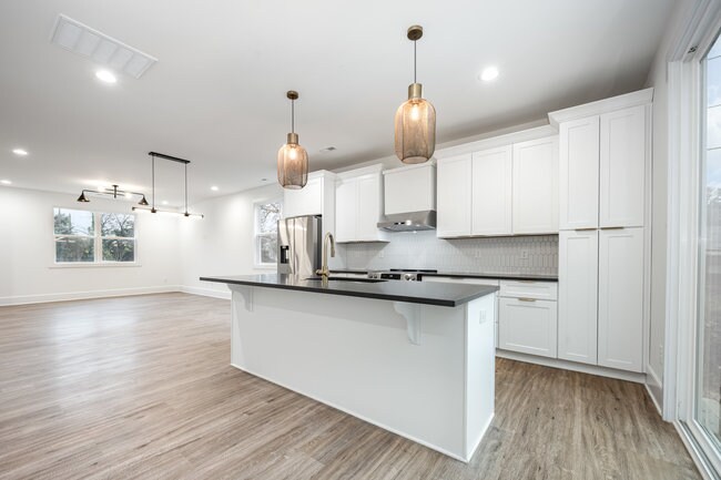 Building Photo - Room in Townhome on Donna Ave