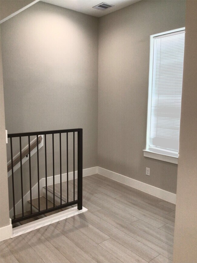 Building Photo - 2109 Marnel Rd