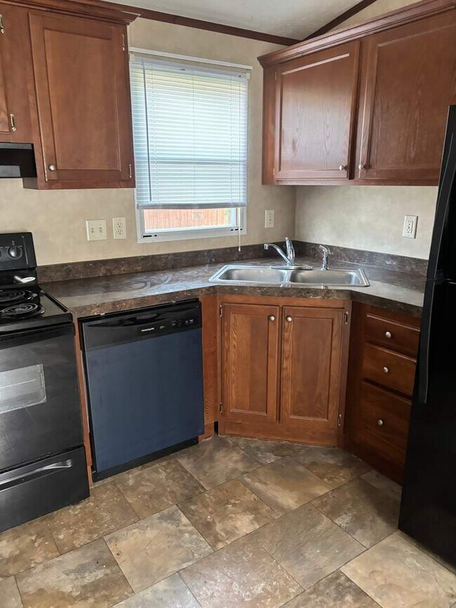 Building Photo - Mobile Home For Sale in Newton, KS