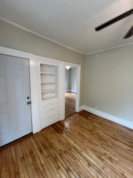 Building Photo - 36 Village St