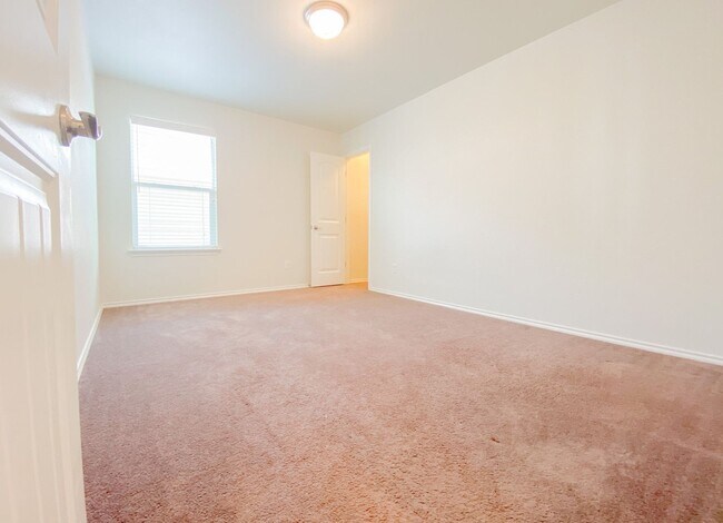 Building Photo - Beautiful 5 BR / 2.5 BA Home for Rent in A...