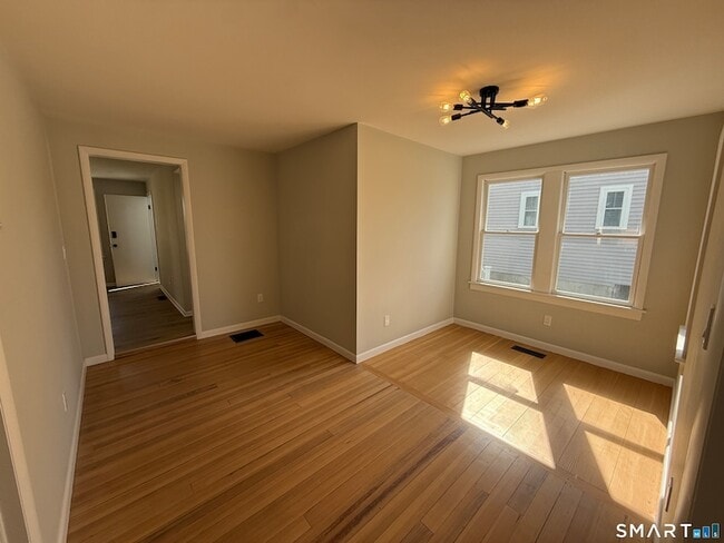 Building Photo - 3 Edgewood St