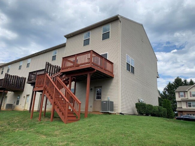 Building Photo - 6443 Creekbend Dr