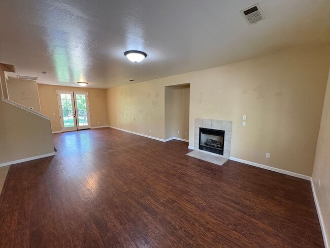 Building Photo - Two story home in SW Visalia coming soon!