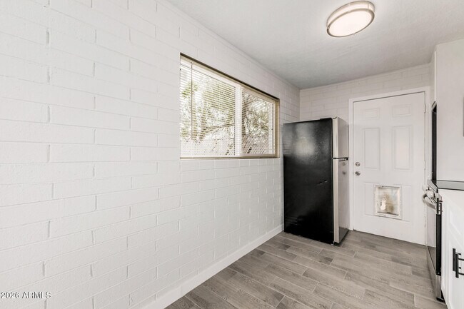 Building Photo - 1321 N 48th Pl