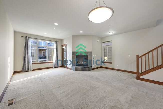 Building Photo - Charming 3-Bed, 2.5-Bath Haven with 1997 Sq Ft in Renton, WA!