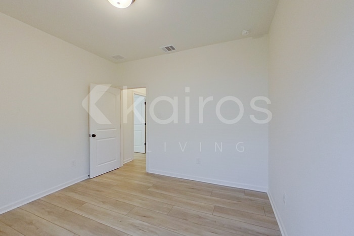 Building Photo - 300 Carencro St