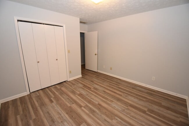 Building Photo - 2 Bedroom, 1 Bath House in Greenfield