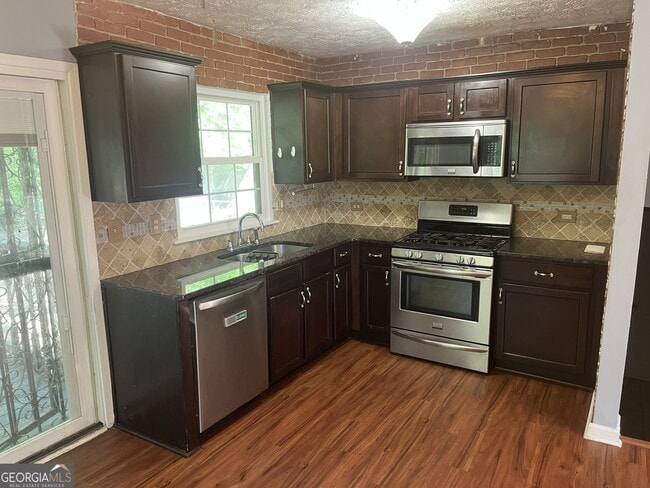 Building Photo - 2561 Lewfield Cir SE