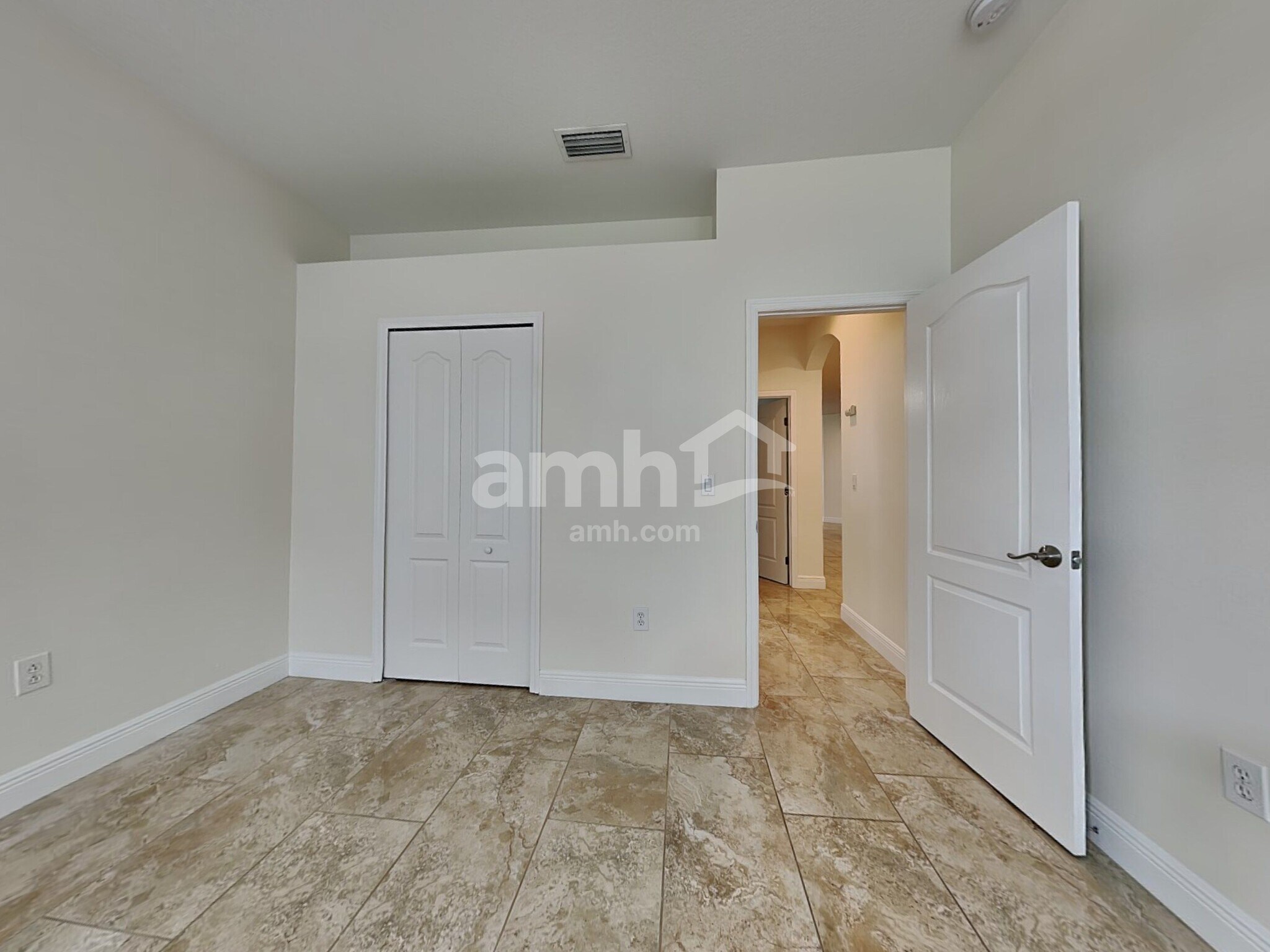 Building Photo - 802 Lesa Glen Pl