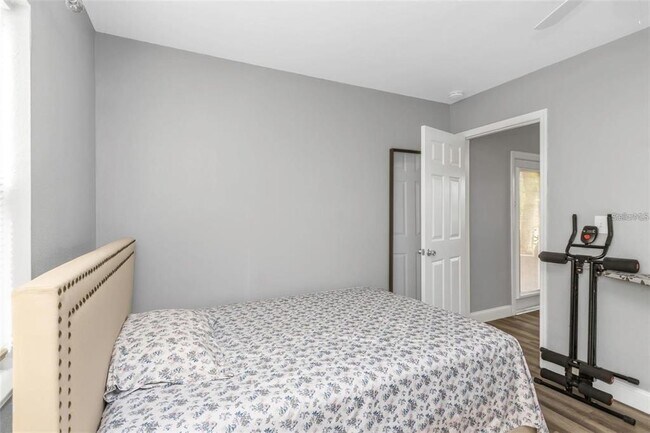 Building Photo - 206 N Himes Ave