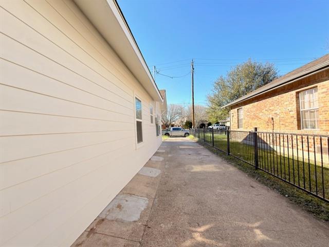 Building Photo - 5214 Ash Ln