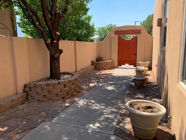 Building Photo - 12609 Sandia Ridge Pl NE