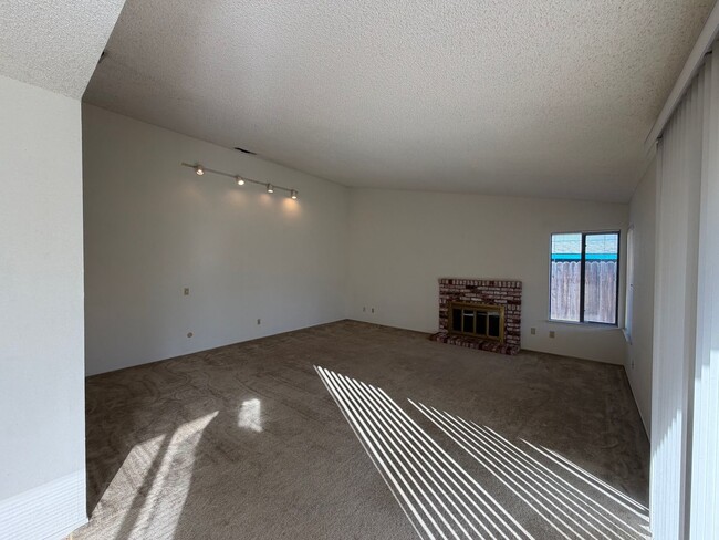 Building Photo - 3 Bed | 2.5 Bath | 2150SF | 2 Car Garage | Two Story | Tenant pays $190 for WS&G