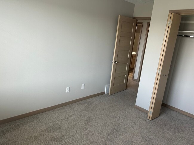 Building Photo - 9419 W Dolores Dr