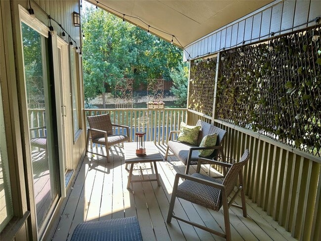 Building Photo - 25 Stoney Creek Cove