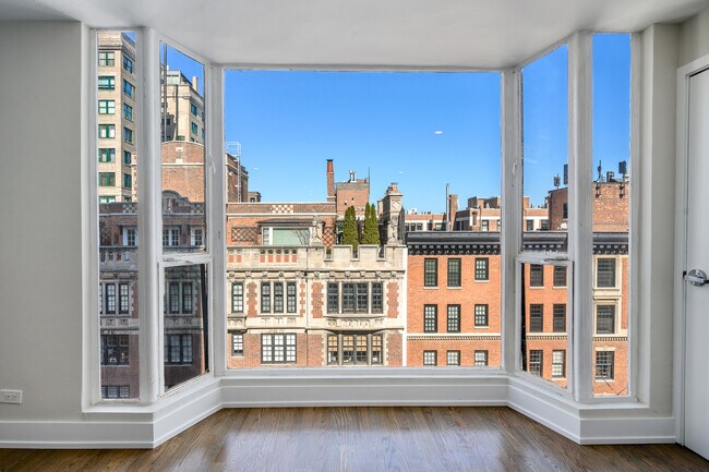 Building Photo - 227 E Walton Pl