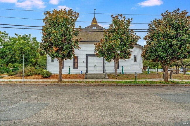 Building Photo - 310 Boyce St