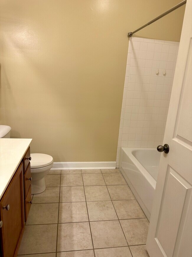 Building Photo - 208 Sterling Oaks Dr