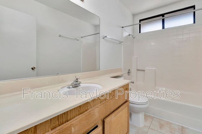 Building Photo - 2182 Firethorn Glen