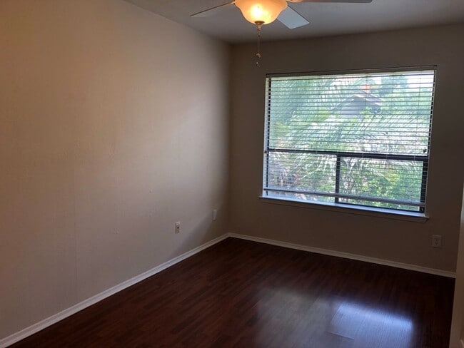 Building Photo - UT PRE-LEASE: 2 BR / 2 BA - Top Floor Unit...