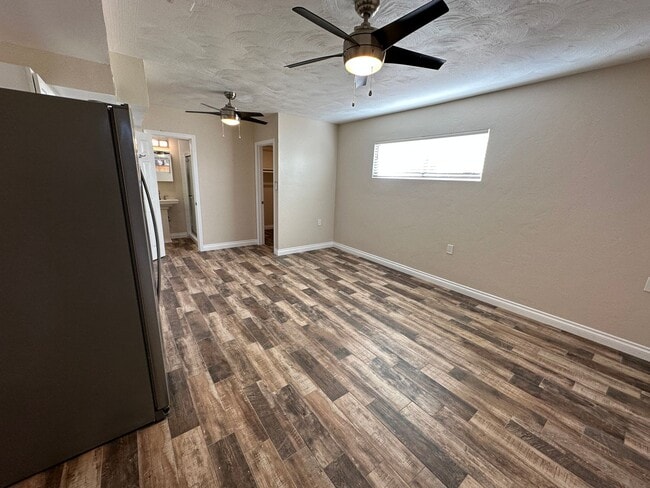 Building Photo - 678 N Shaffer St