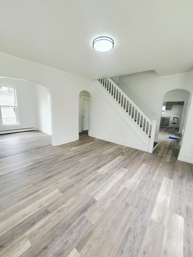 Building Photo - Fully Remodeled 5BR Home with 3-Car Garage...