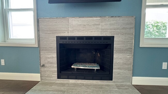 Building Photo - Upgraded 2 bedroom with bonus room