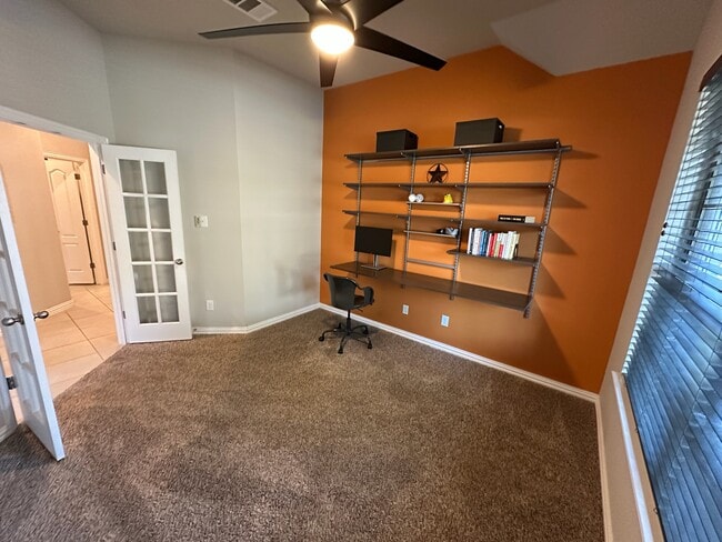 Building Photo - 909 Hartman Dr