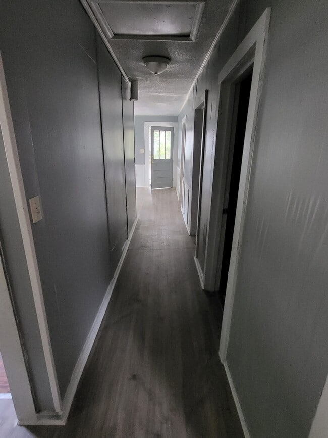 Building Photo - 1008 Carn St