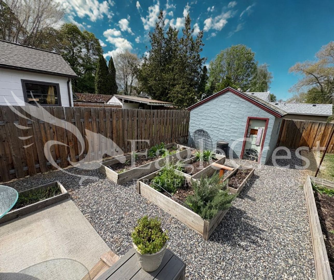Building Photo - Spacious 3BR/2BA Home with Additional Living Space & Entertainer’s Backyard