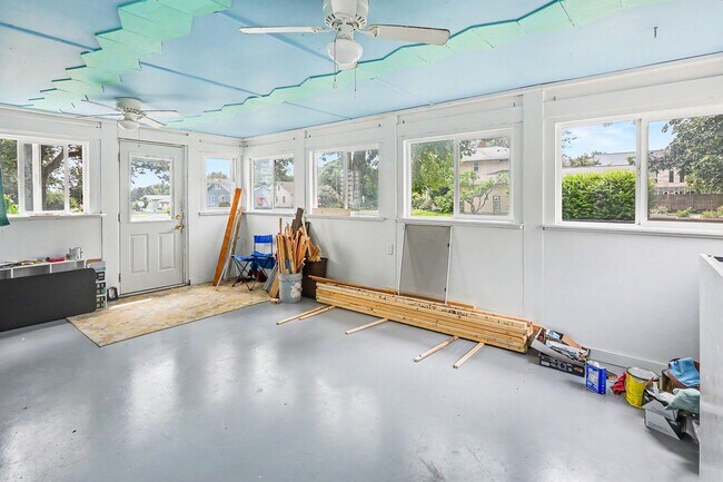 Building Photo - For Rent – 4 Bed 2 Bath Home
