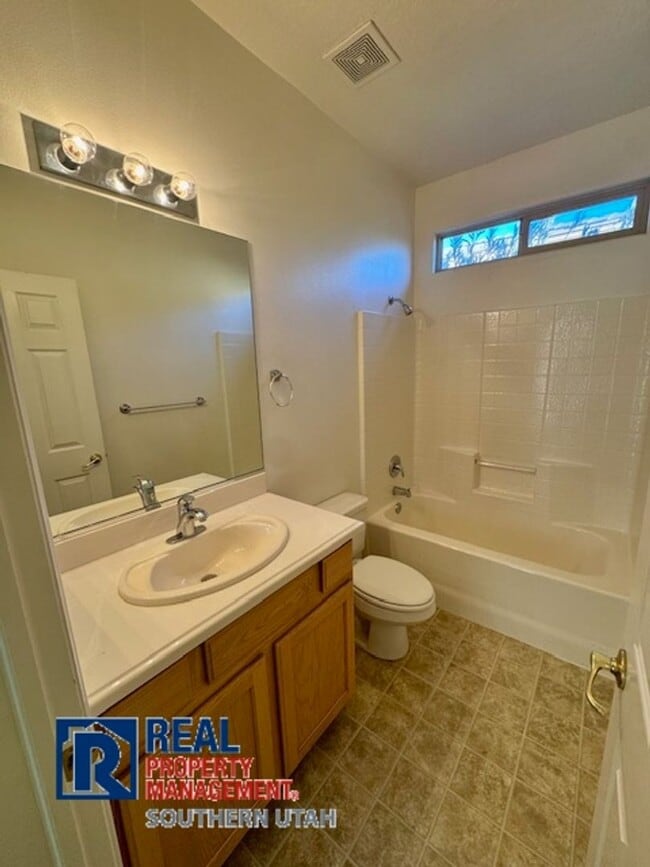 Building Photo - Coral Canyon Home