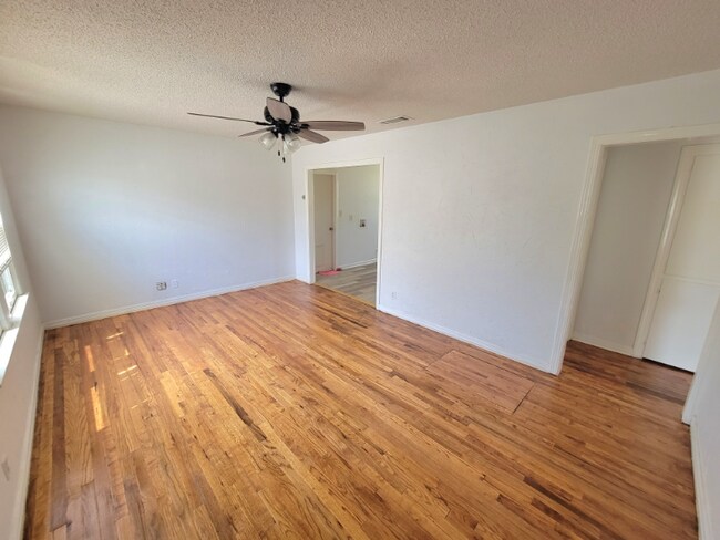 Building Photo - 4009 S Lipscomb St