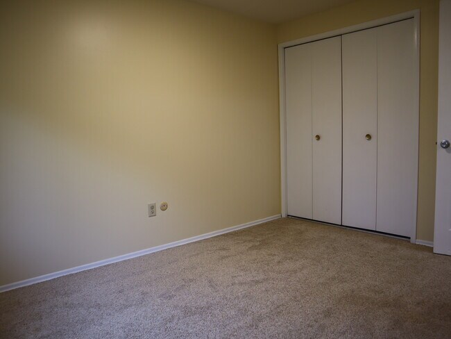 Building Photo - 951 Barclay Ln