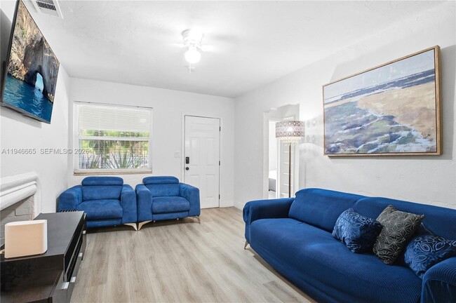 Building Photo - 3318 NW 19th Ave