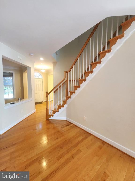 Building Photo - 917 Crestfield Dr