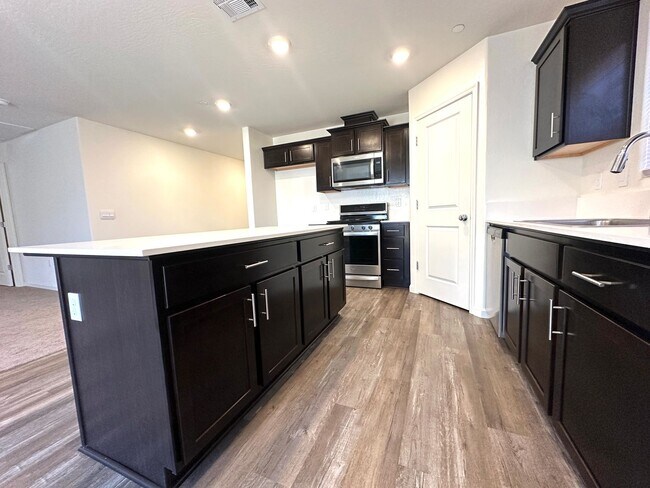 Building Photo - Beautiful Single Story Home Ready To Be Called Home!