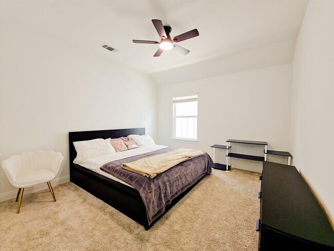 Building Photo - 332 Turnbuckle Bnd