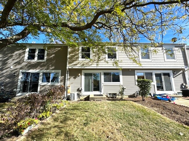 Building Photo - 1992 Holbrook Ln