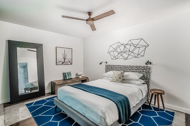 Building Photo - Containers on Grand