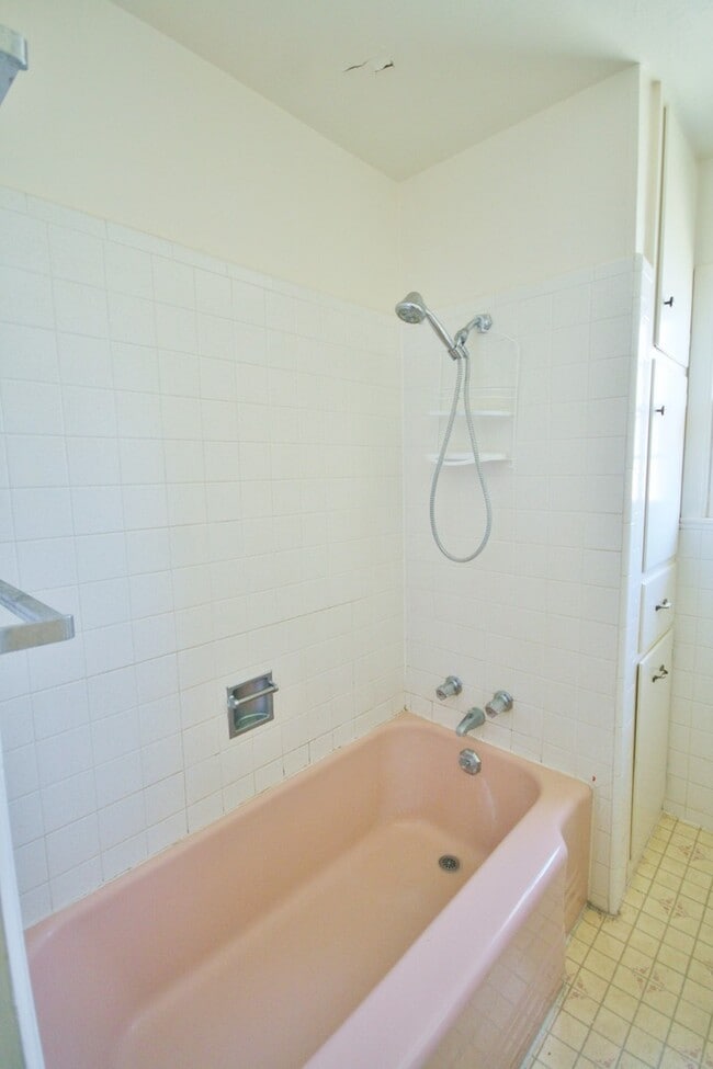 Building Photo - 3 Bed, 2 Bath, Highland School District