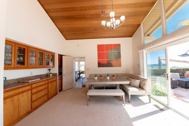 Building Photo - Amazing La Jolla North PB home with panora...