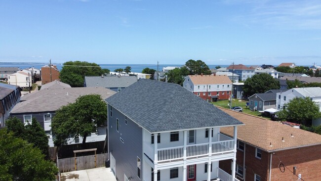Building Photo - Willoughby Beach