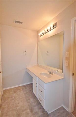 Building Photo - 217 Silver Spur Dr